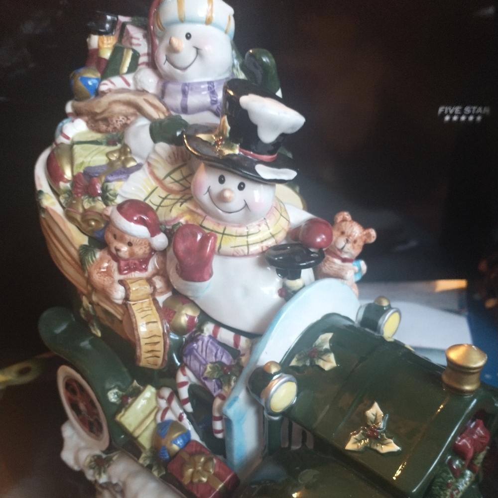 AMAZING CIB HOLIDAY SNOWMEN COOKIE JAR.